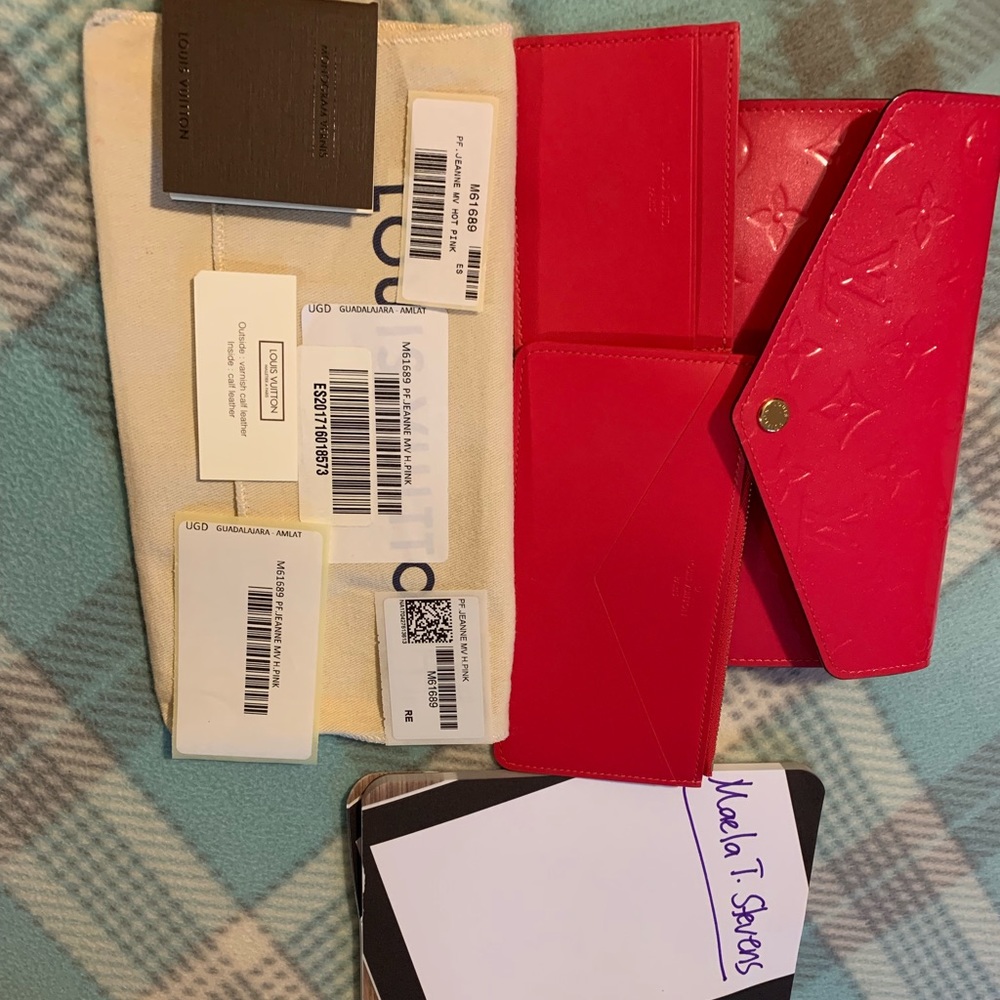 SOLD!Jeanne wallet in hot pink.